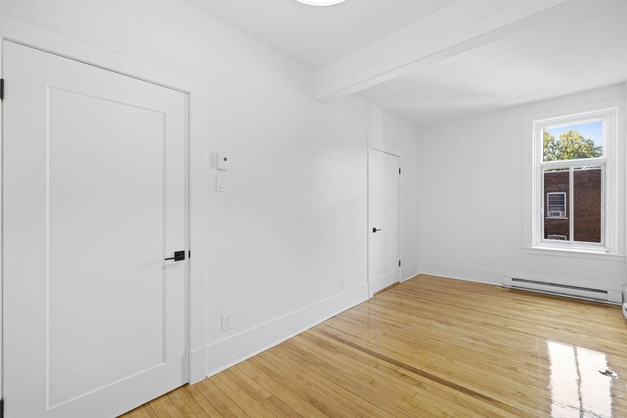 620 Av De L'épée - Photo 7 of 26