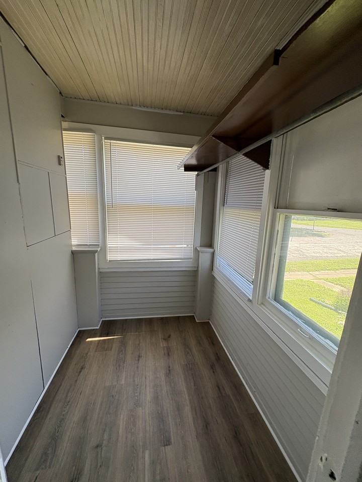 1107 West Gilbert Avenue - Photo 3 of 10