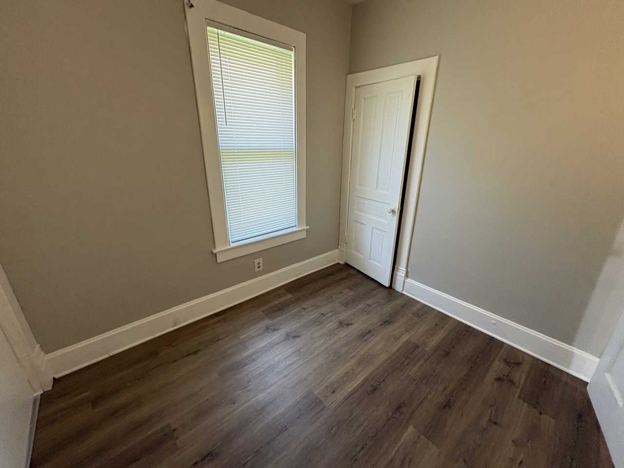 1107 West Gilbert Avenue - Photo 4 of 10