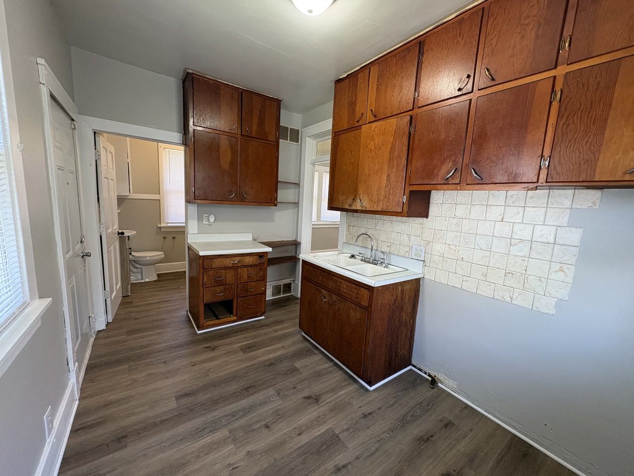 1107 West Gilbert Avenue - Photo 7 of 10