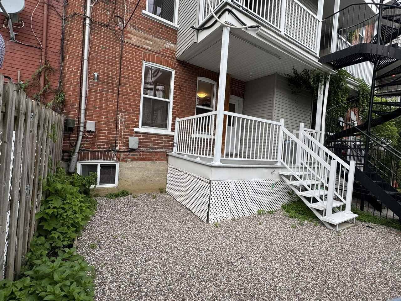 802 4e Avenue - Photo 4 of 15