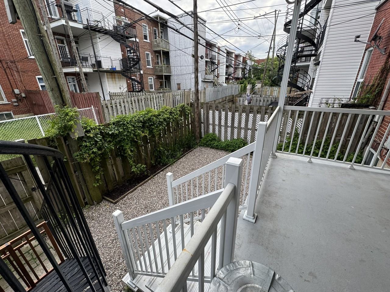 802 4e Avenue - Photo 5 of 15