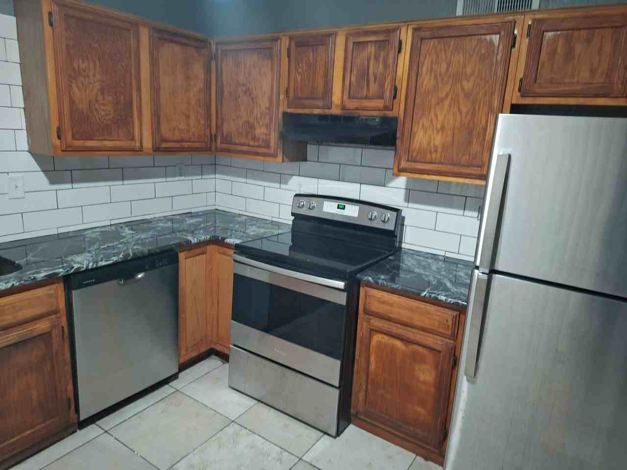 Chatham Square Ct - Photo 2 of 32