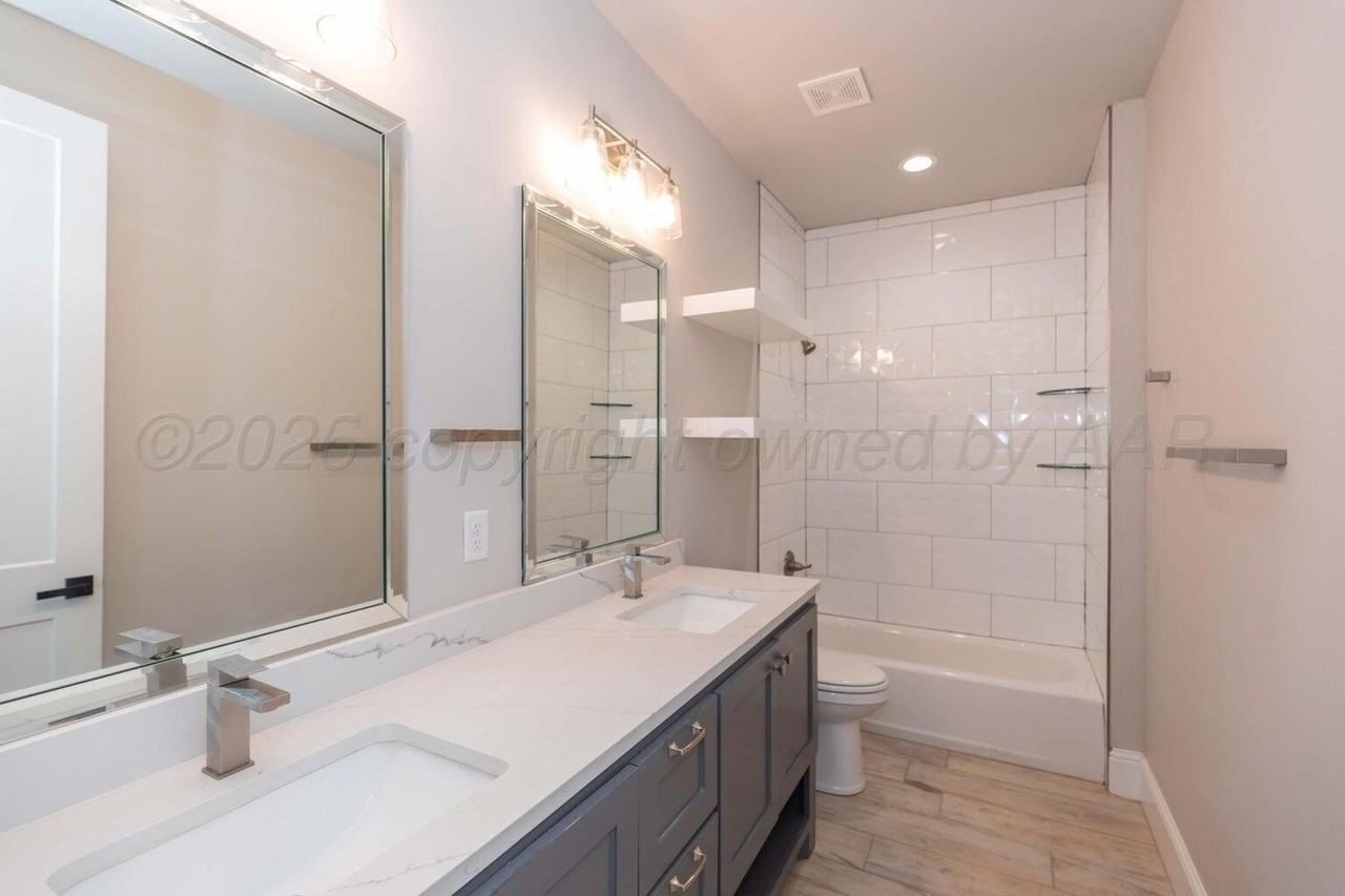 5901 Sheridan St - Photo 7 of 14