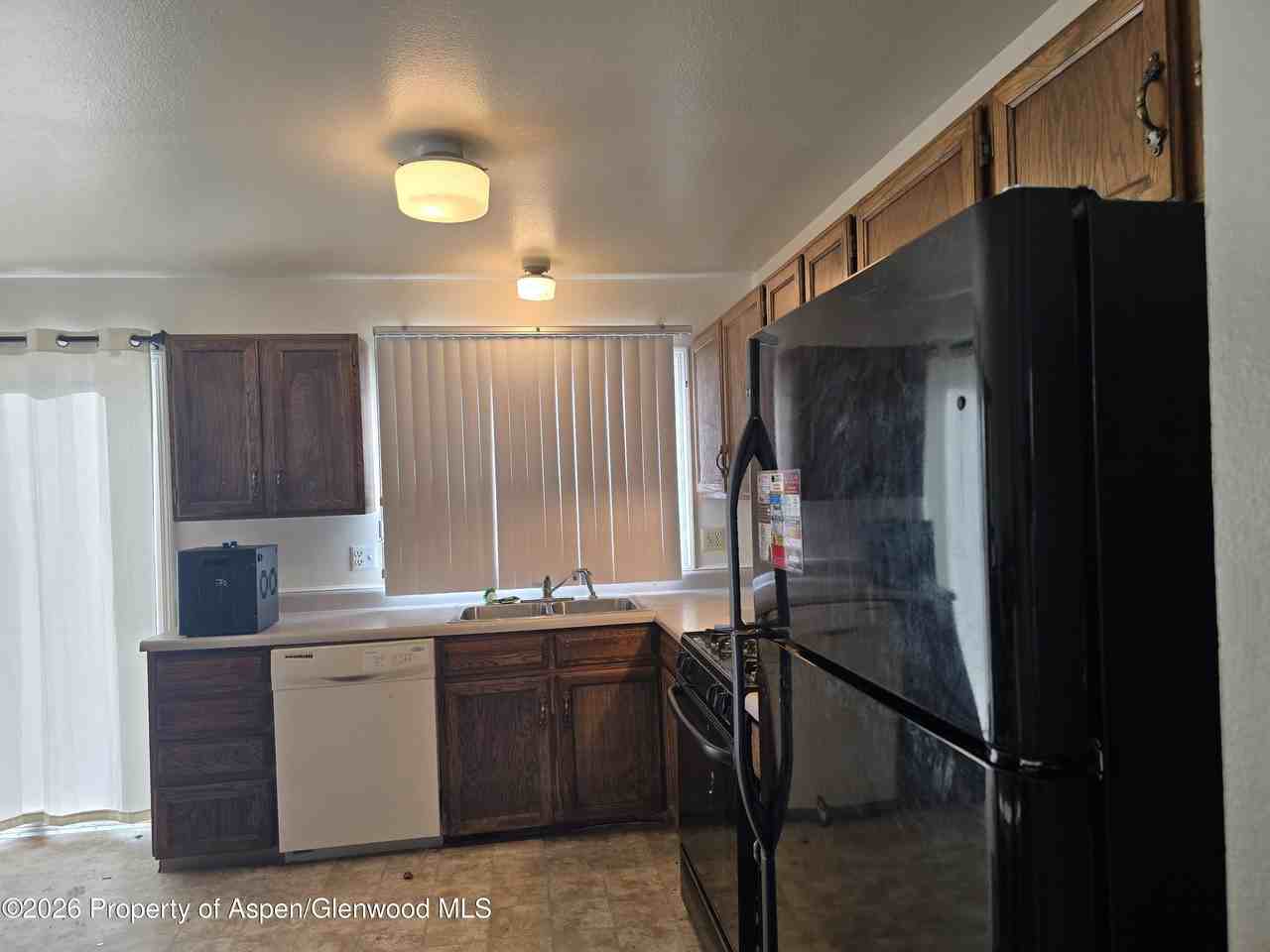768 Riford Rd - Photo 6 of 18