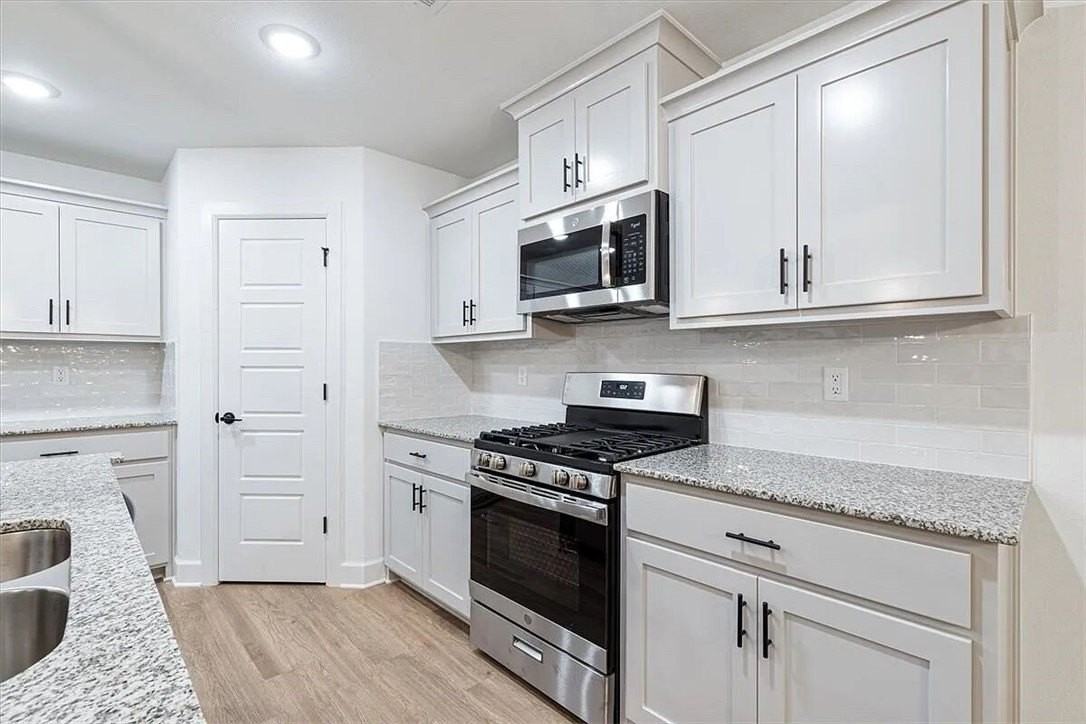 1040 Monarch Rd - Photo 6 of 19