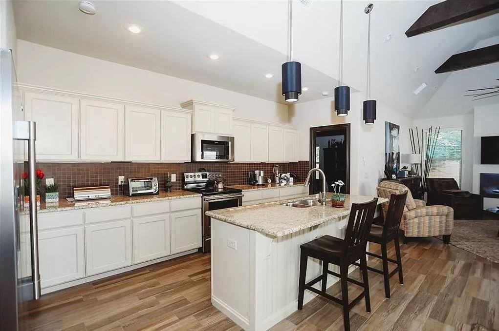 1804 Sw Riverstone Rd - Photo 3 of 14