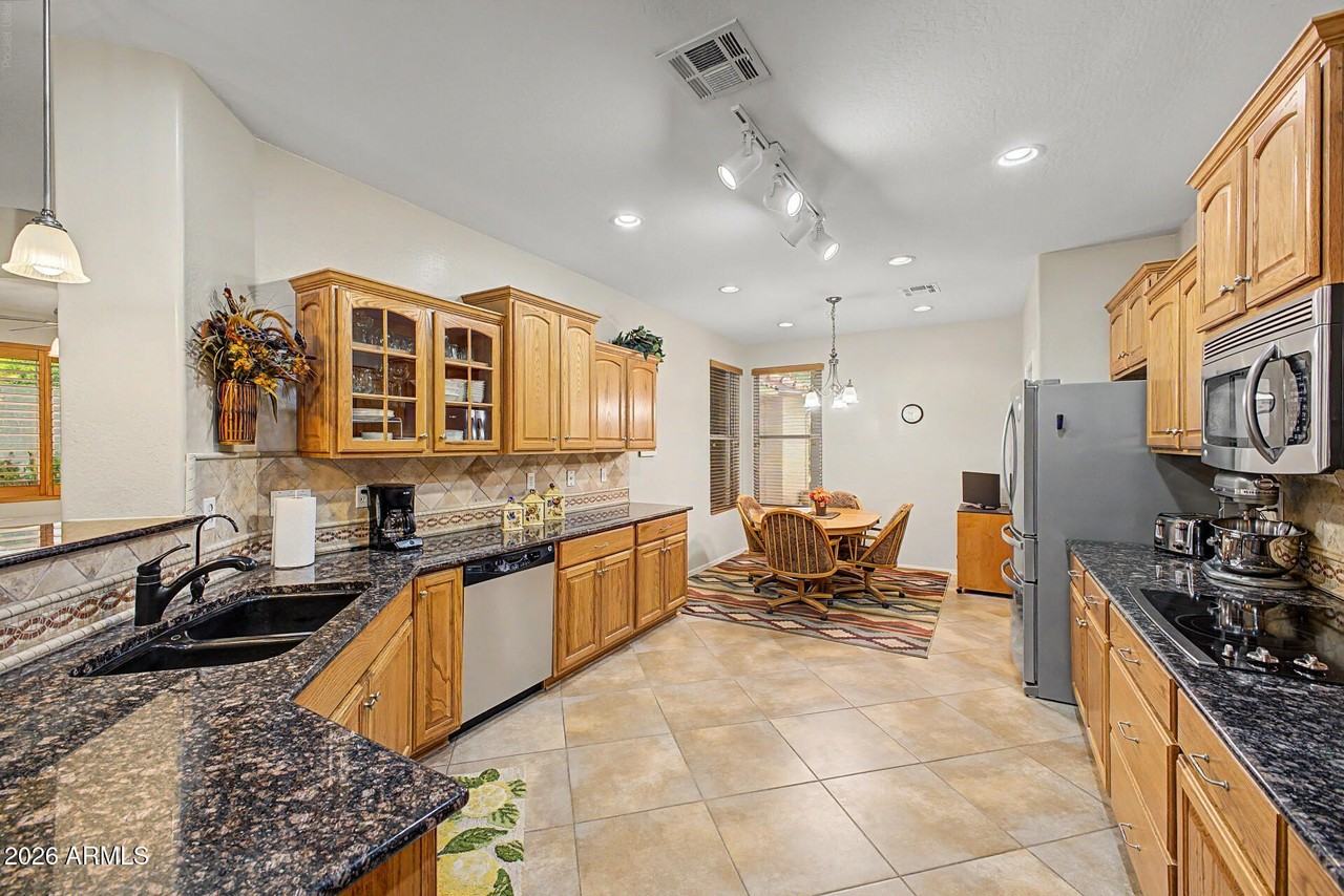 22568 W Shadow Dr - Photo 2 of 39
