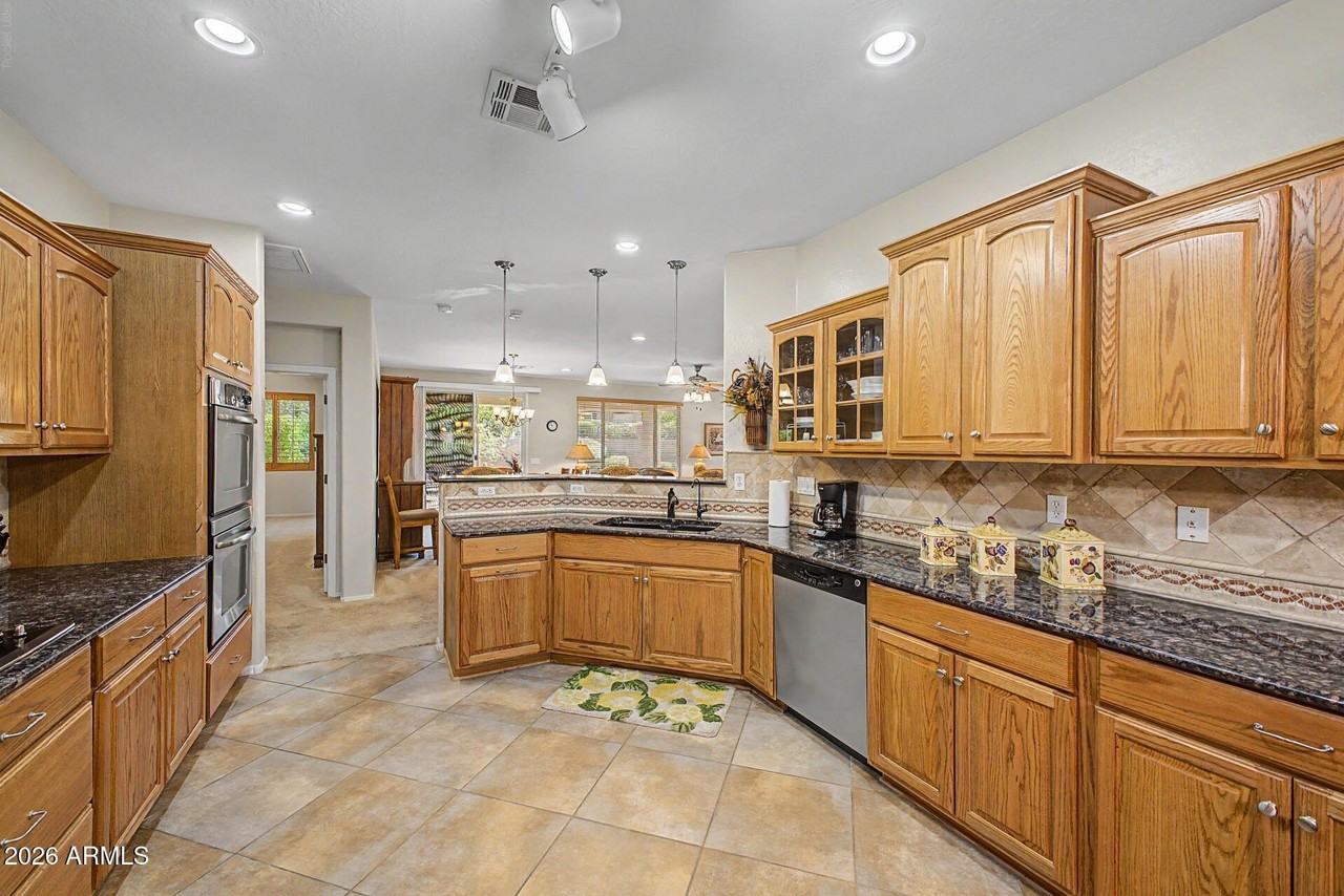 22568 W Shadow Dr - Photo 3 of 39