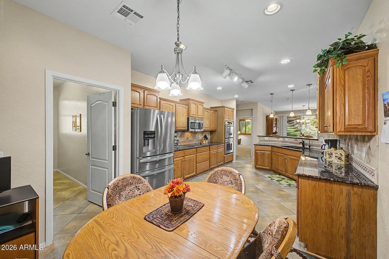 22568 W Shadow Dr - Photo 4 of 39