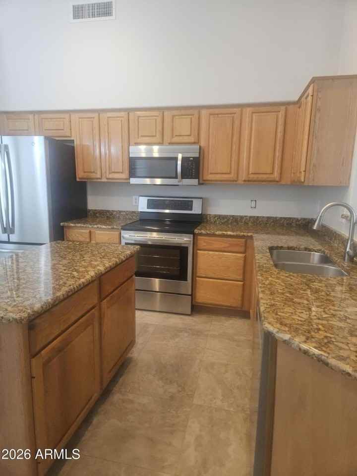 846 W Page Ave - Photo 2 of 13