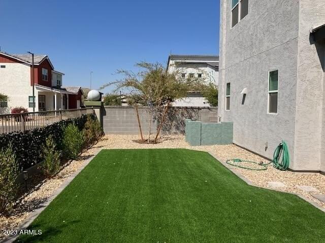 379 N 157th Ln - Photo 4 of 37