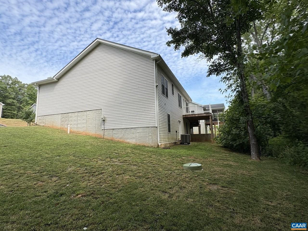 275 Barrington Dr - Photo 2 of 16