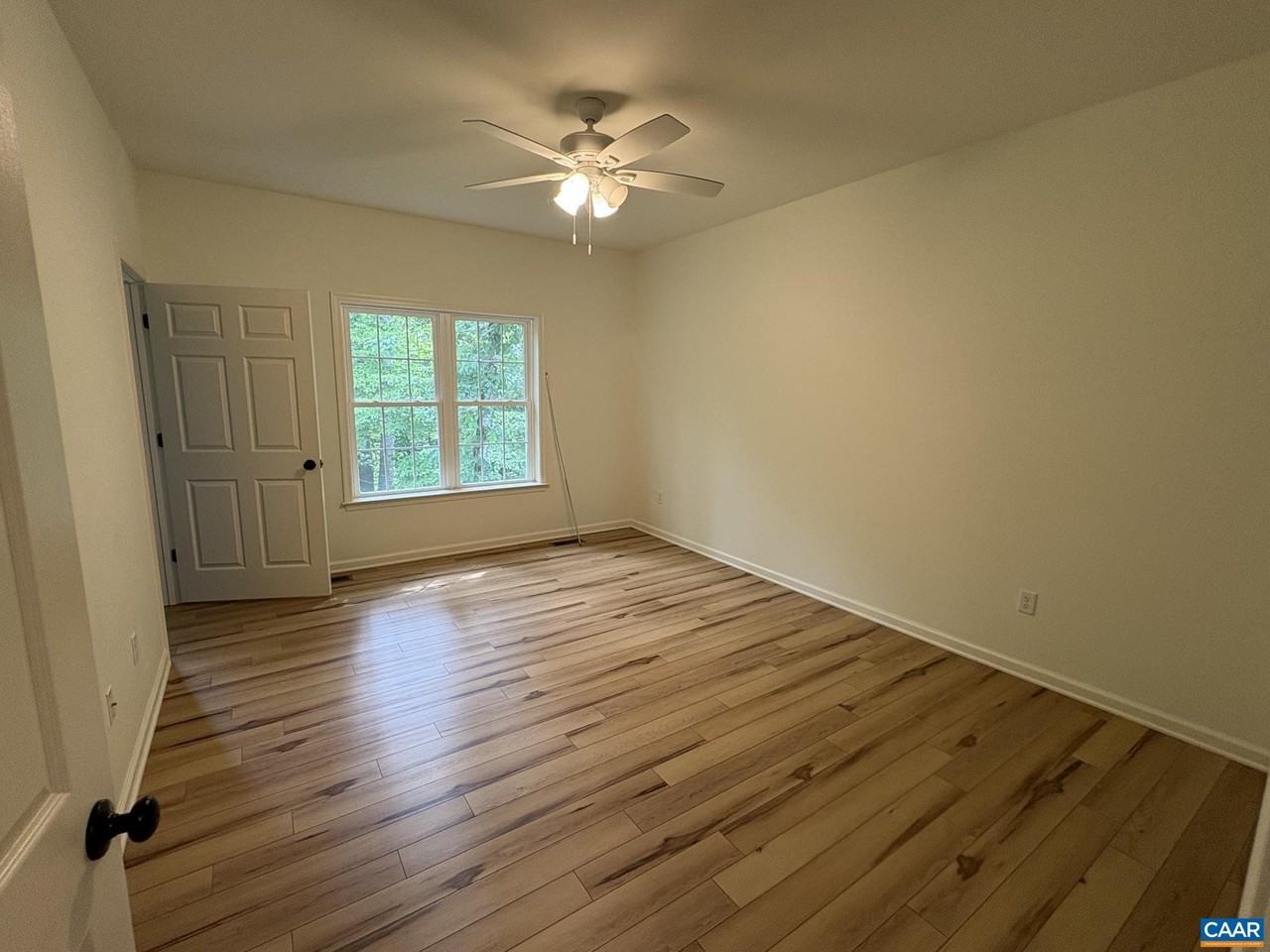 275 Barrington Dr - Photo 5 of 16