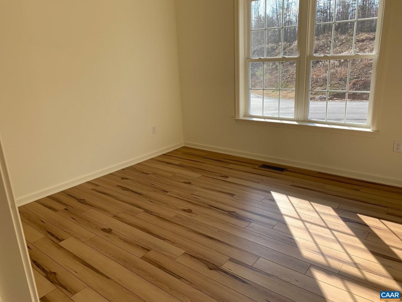 275 Barrington Dr - Photo 7 of 16