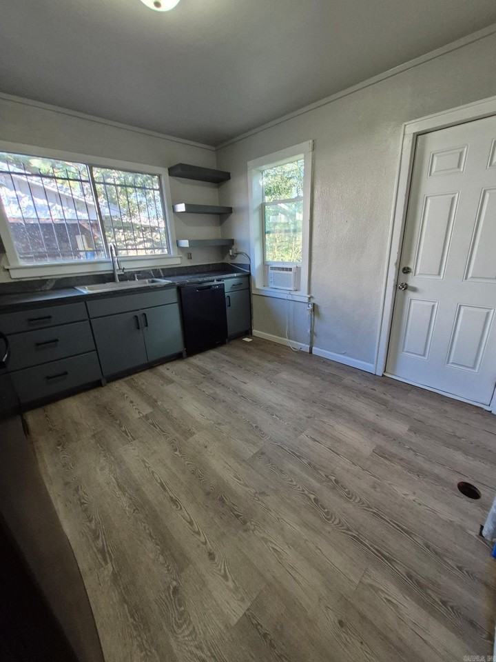 1005 W Saint Louis St - Photo 3 of 7