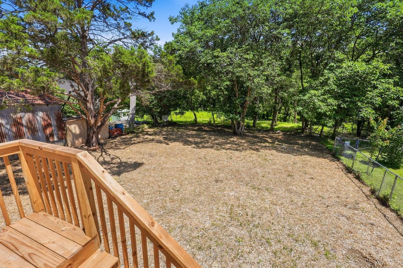 104 Norman Ln - Photo 7 of 50