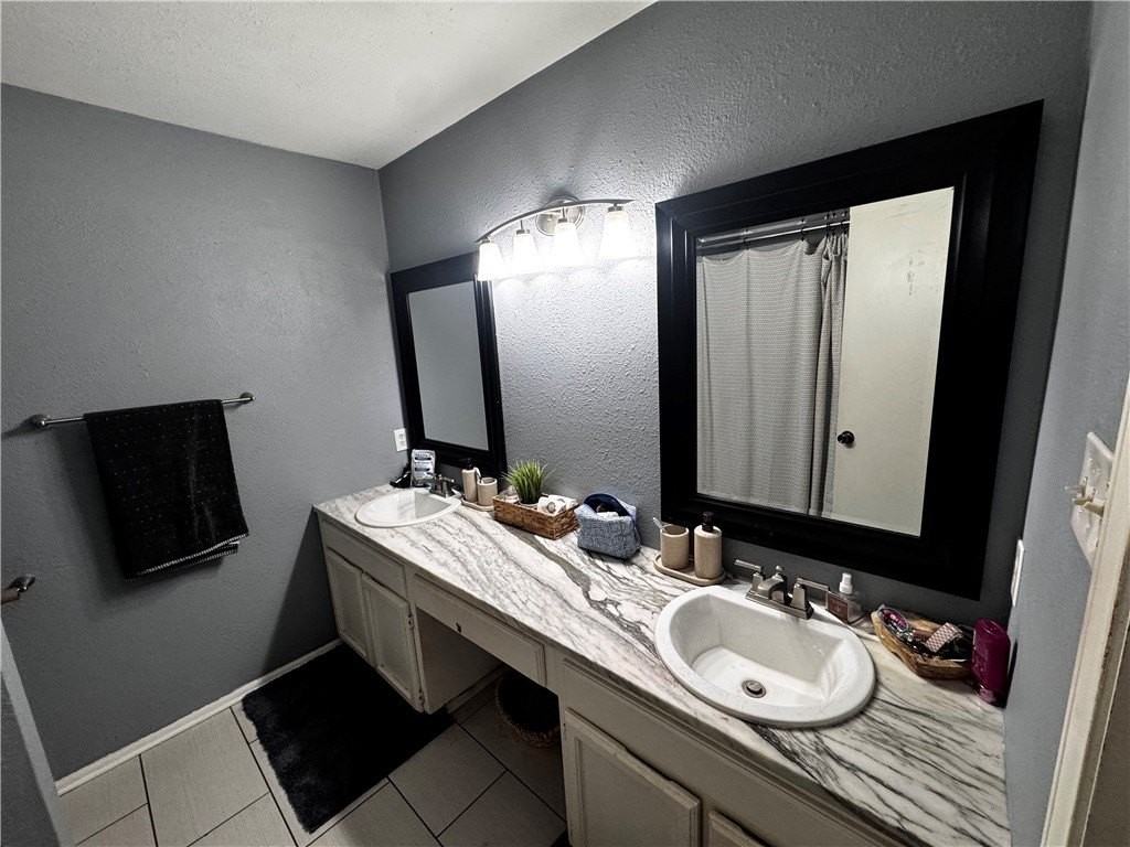 5338 Meadowgate Dr - Photo 3 of 8