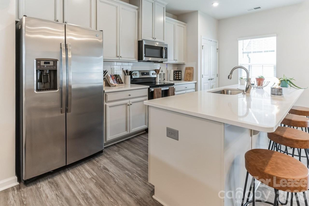 5048 Patton Dr - Photo 3 of 27