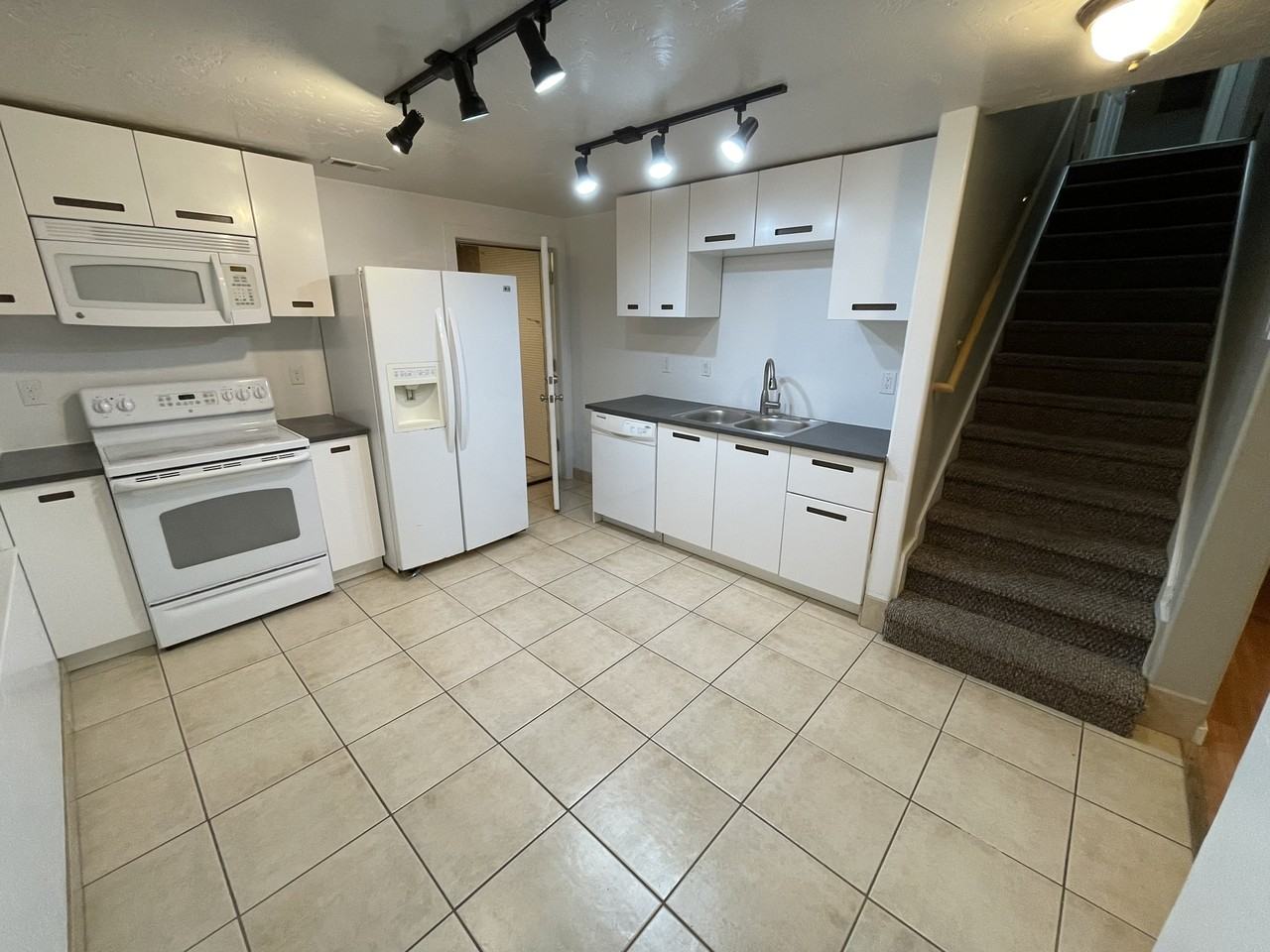 446 Harvest Moon Dr - Photo 4 of 17