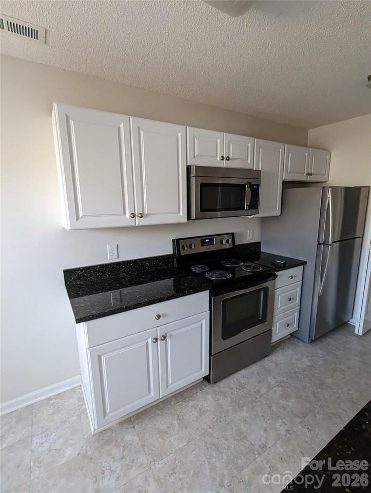 72 Windwood Dr - Photo 3 of 11