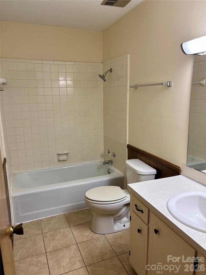 128 Hillcrest Dr - Photo 6 of 11