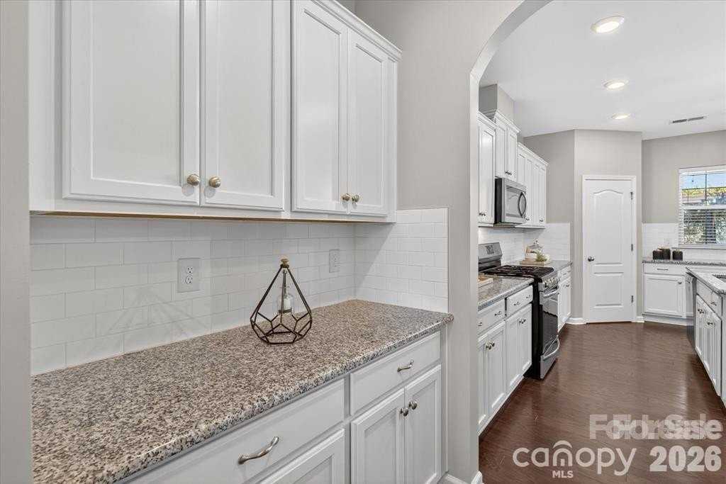 7019 Hamilton Mill Dr - Photo 4 of 45