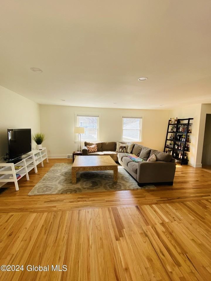 67 North St - Photo 3 of 16