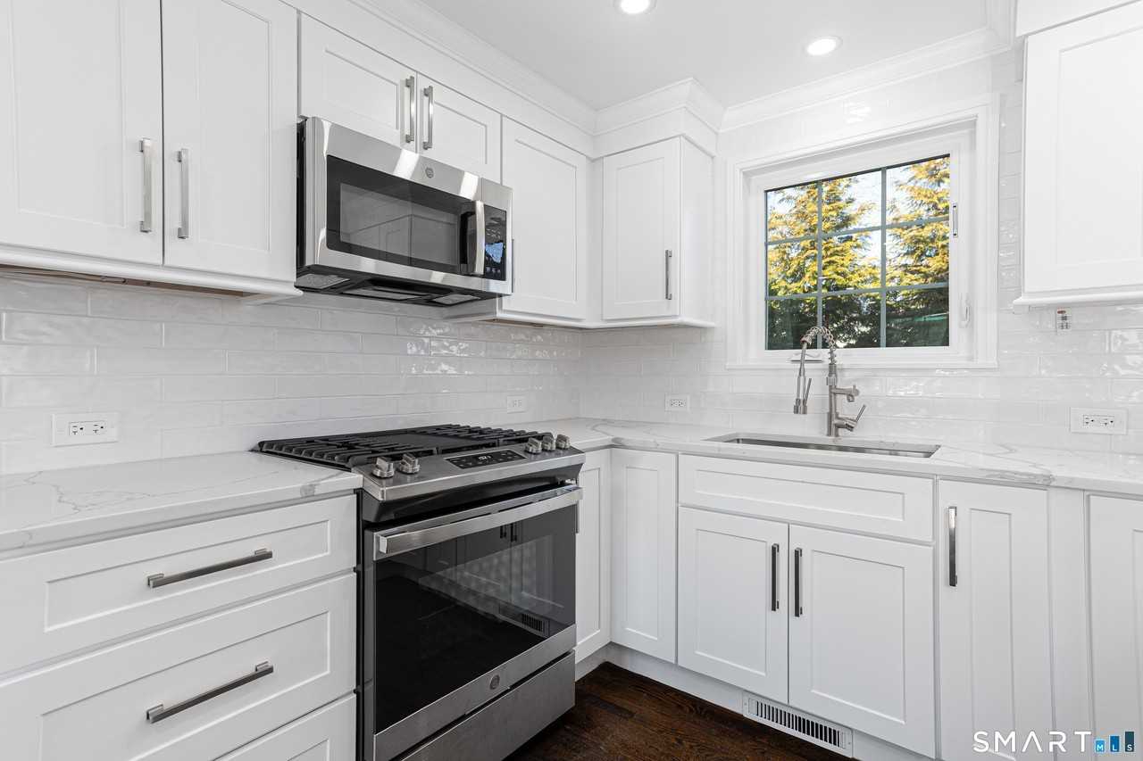42 Poe Ct - Photo 3 of 15