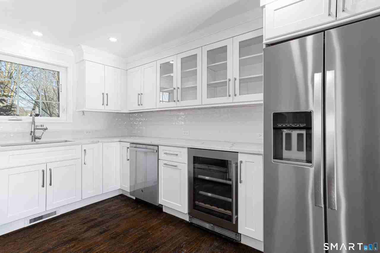 42 Poe Ct - Photo 4 of 15