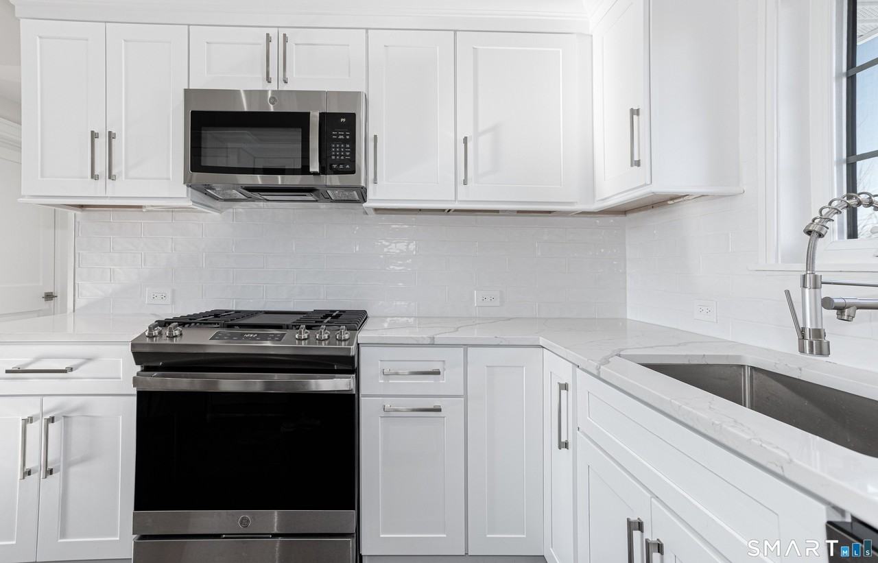 38 Poe Ct - Photo 4 of 14