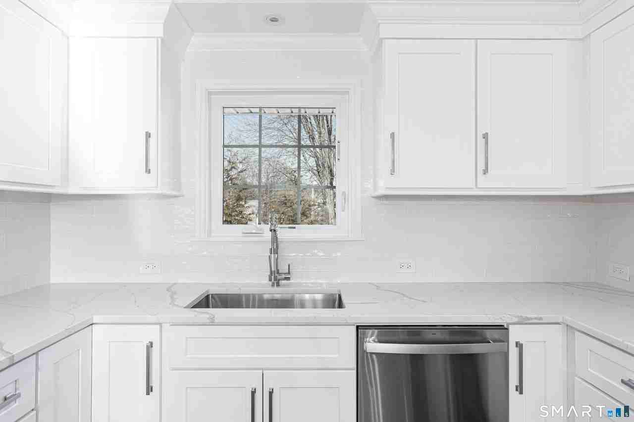 38 Poe Ct - Photo 5 of 14