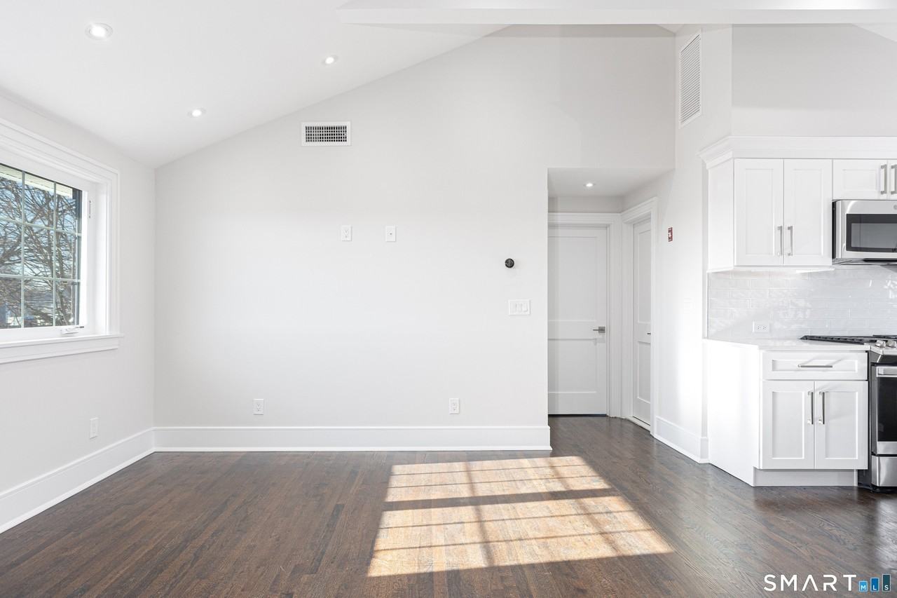 38 Poe Ct - Photo 7 of 14