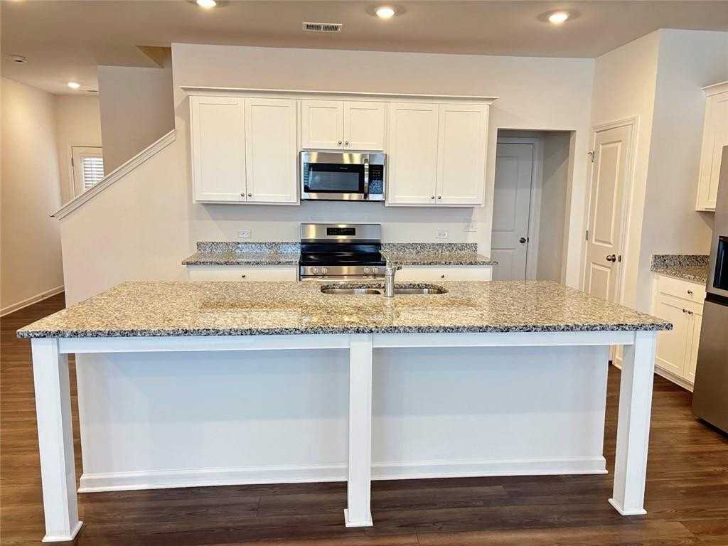 104 Mission Blvd - Photo 4 of 18