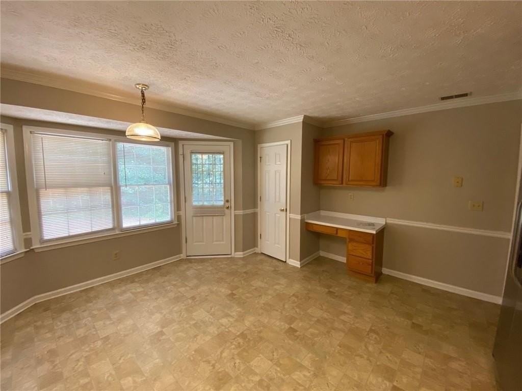 1405 Glenfield Dr - Photo 3 of 14