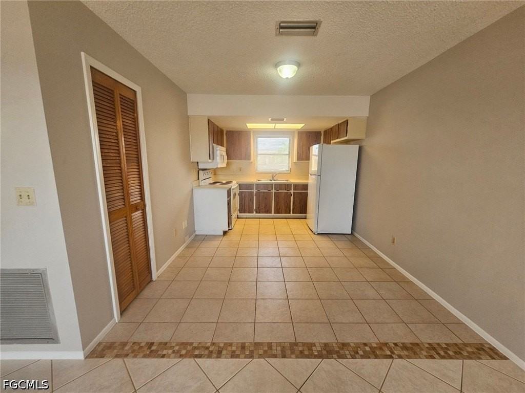 1221 Se 46th Ln #N - Photo 7 of 15