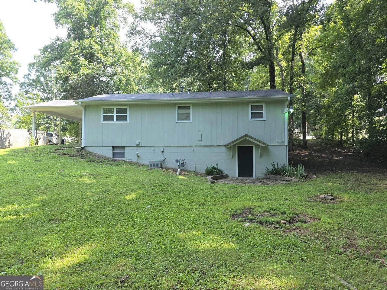3460 Meadowview Dr - Photo 3 of 16