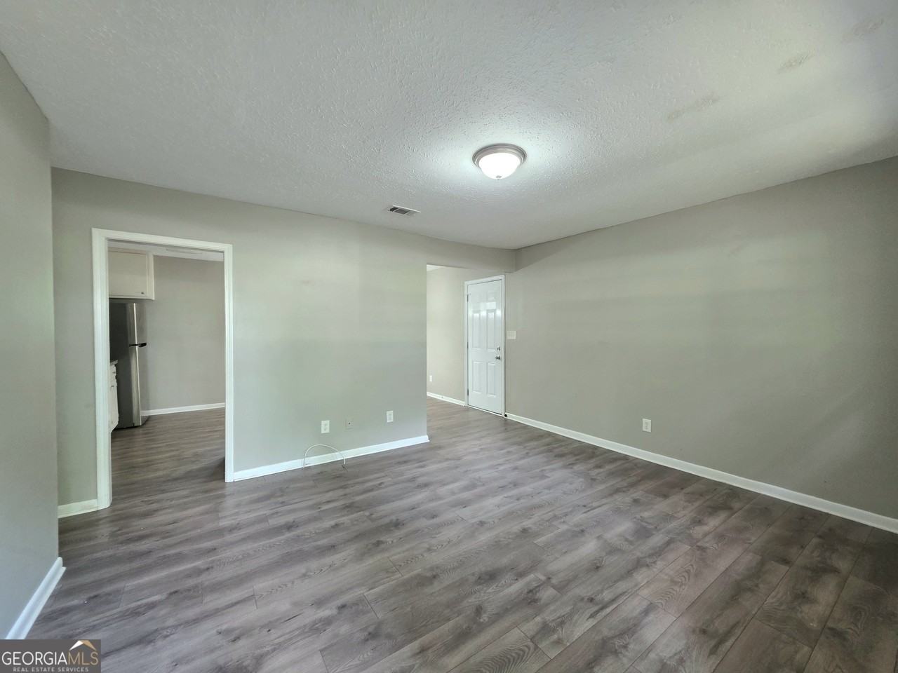 3460 Meadowview Dr - Photo 4 of 16