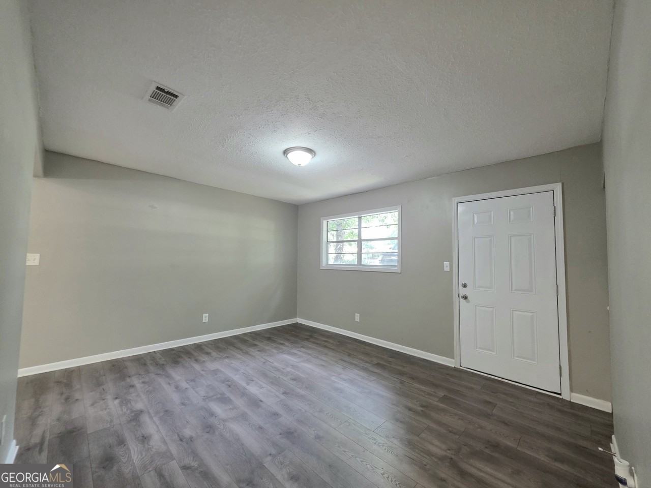 3460 Meadowview Dr - Photo 5 of 16
