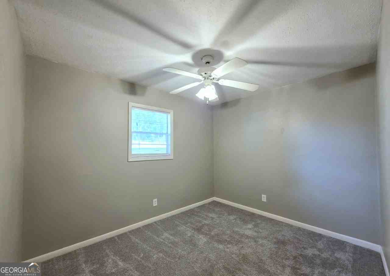 3460 Meadowview Dr - Photo 6 of 14