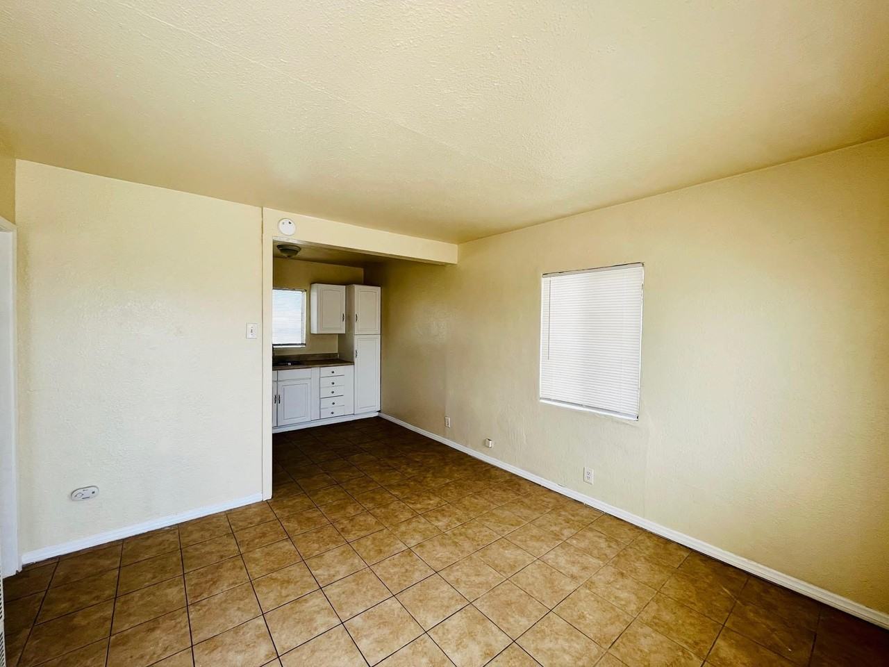2612 Desert St #9 - Photo 4 of 10