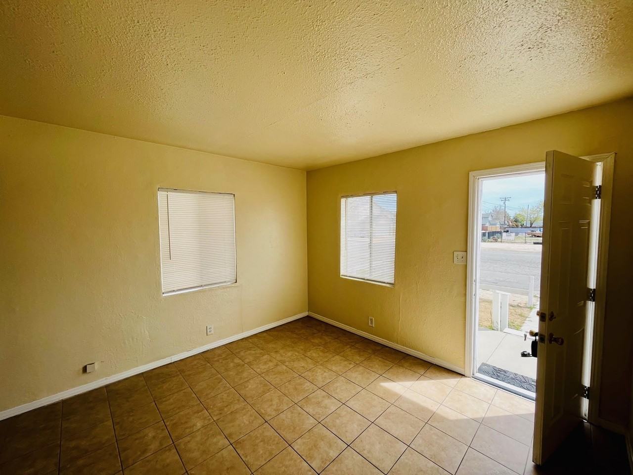 2612 Desert St #9 - Photo 5 of 10