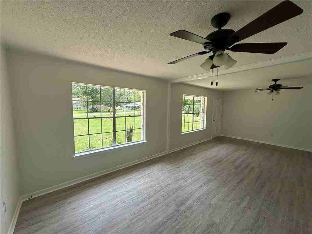 7662 Simmons Dr - Photo 4 of 16