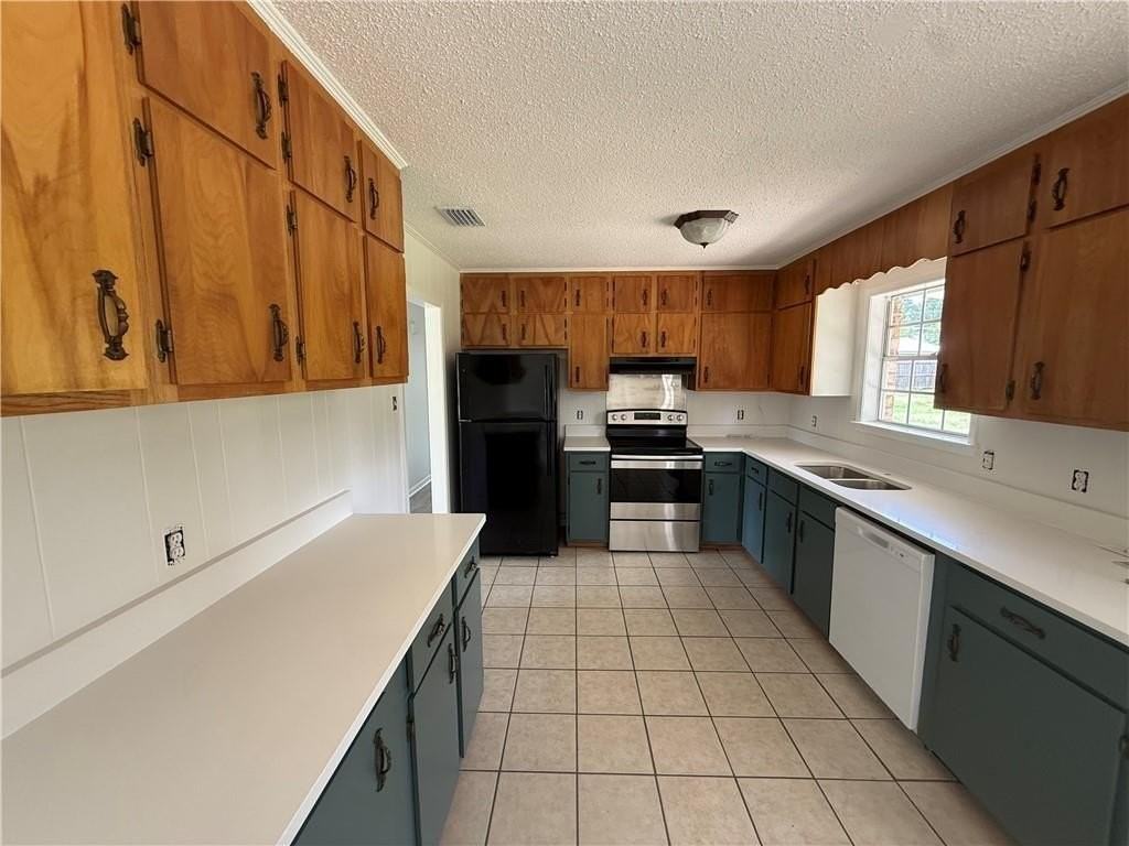 7662 Simmons Dr - Photo 5 of 16