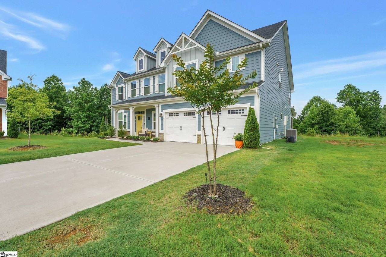 2107 Bluet Dr - Photo 2 of 45