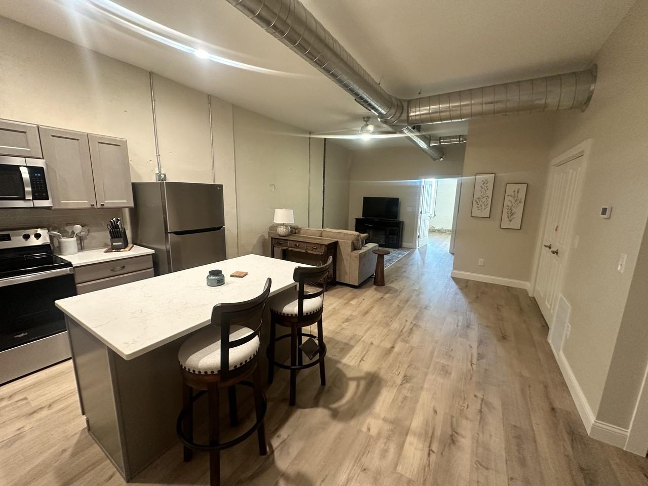 113 S Front St #B - Photo 3 of 12