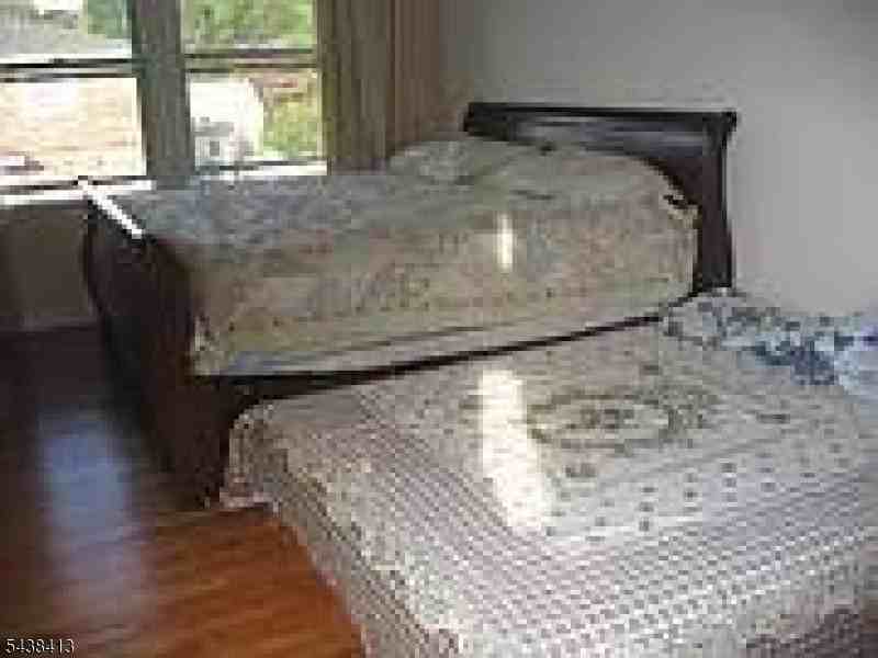 23 Plain St - Photo 4 of 7