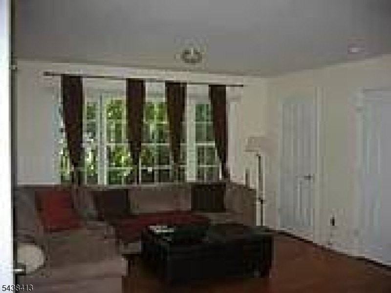 23 Plain St - Photo 6 of 7