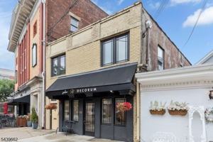 featured image of 8 Kent Place Blvd