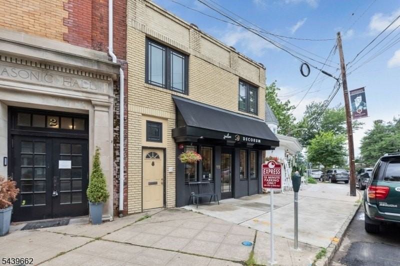8 Kent Place Blvd - Photo 2 of 44